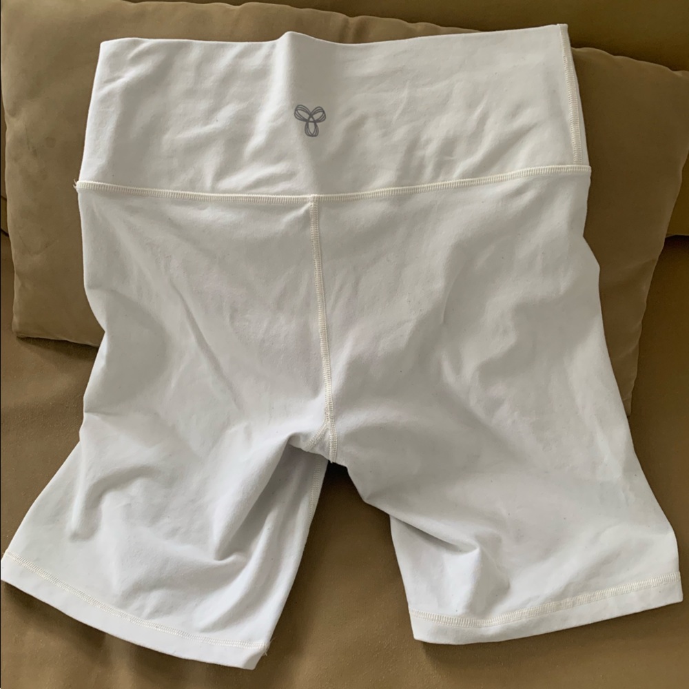 TNABUTTER™ ATMOSPHERE HI-RISE 7" SHORT in Whisper White
